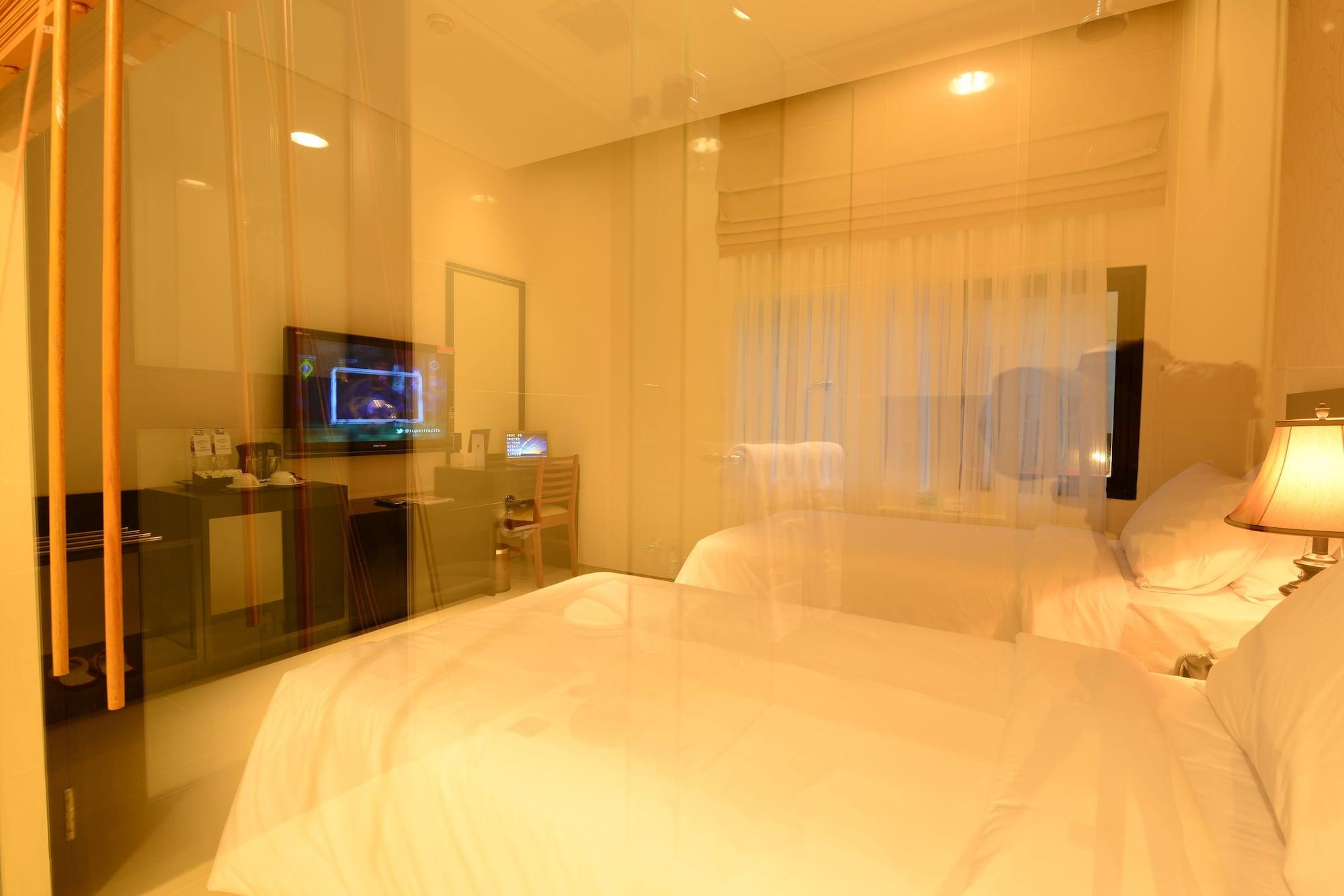 Emilia Hotel By Amazing - Palembang Ngoại thất bức ảnh