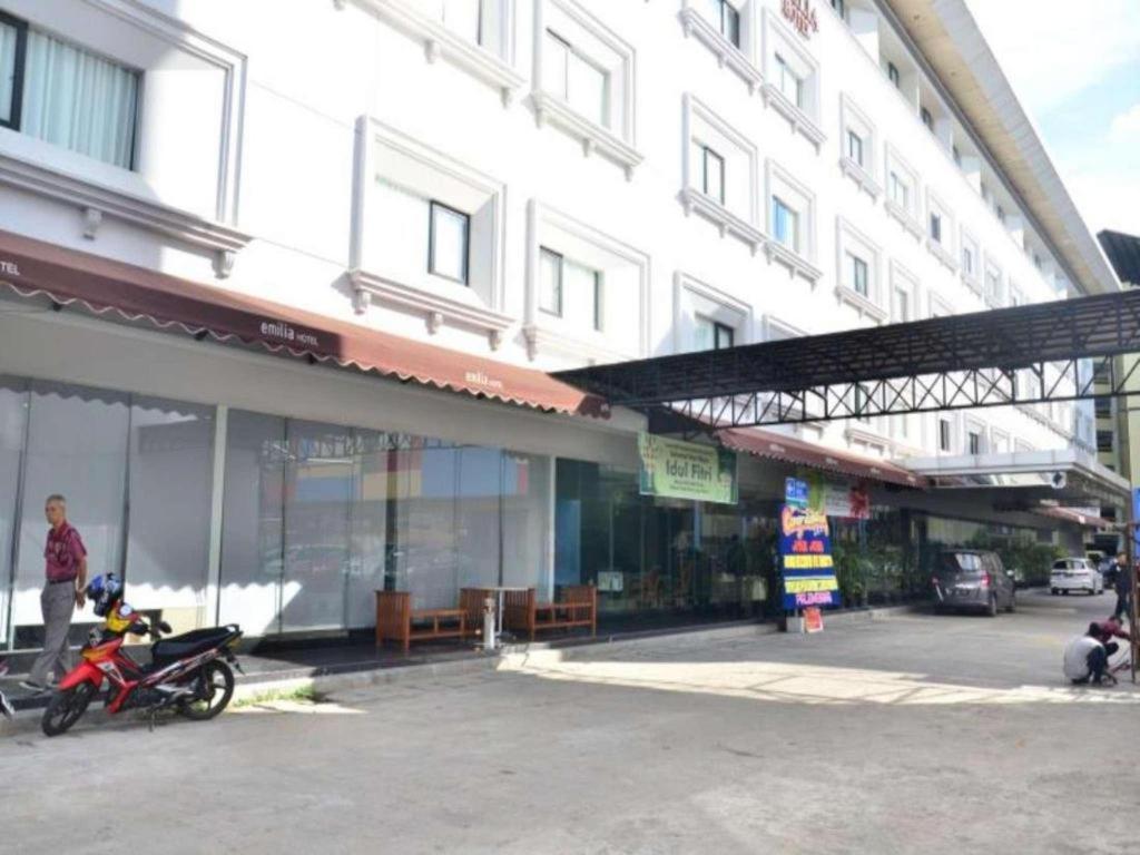 Emilia Hotel By Amazing - Palembang Ngoại thất bức ảnh