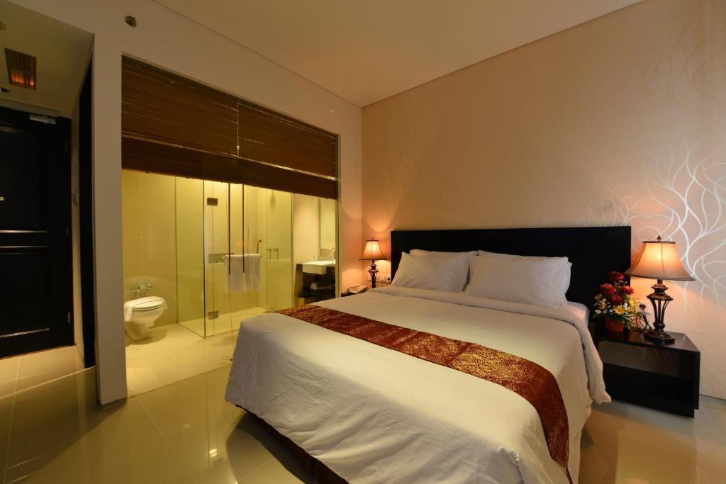 Emilia Hotel By Amazing - Palembang Phòng bức ảnh