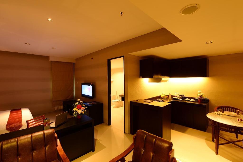 Emilia Hotel By Amazing - Palembang Ngoại thất bức ảnh