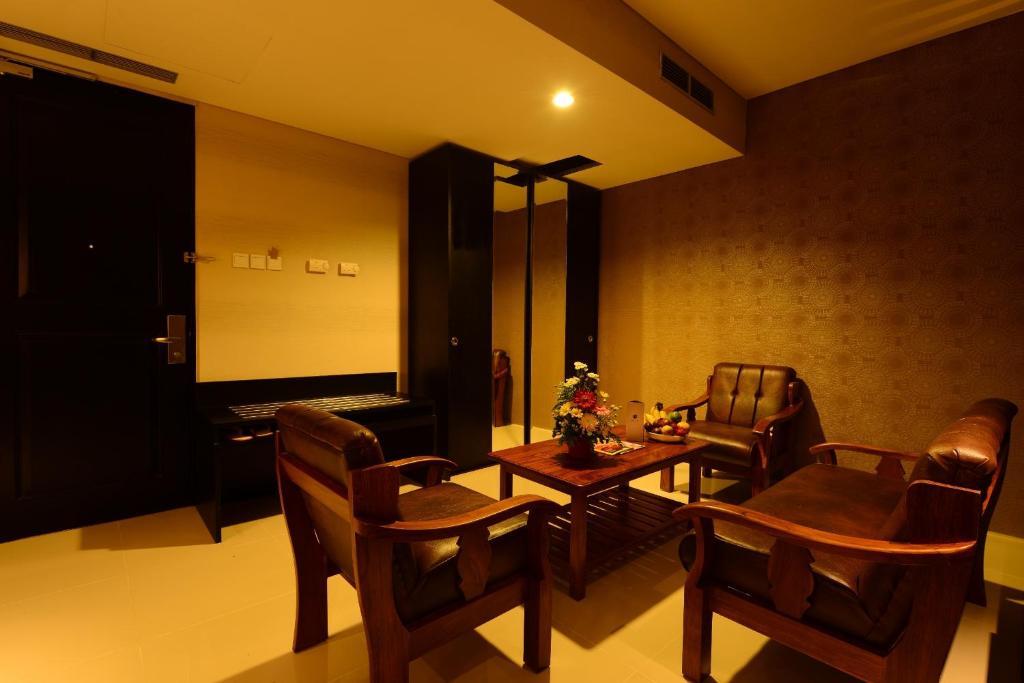 Emilia Hotel By Amazing - Palembang Phòng bức ảnh