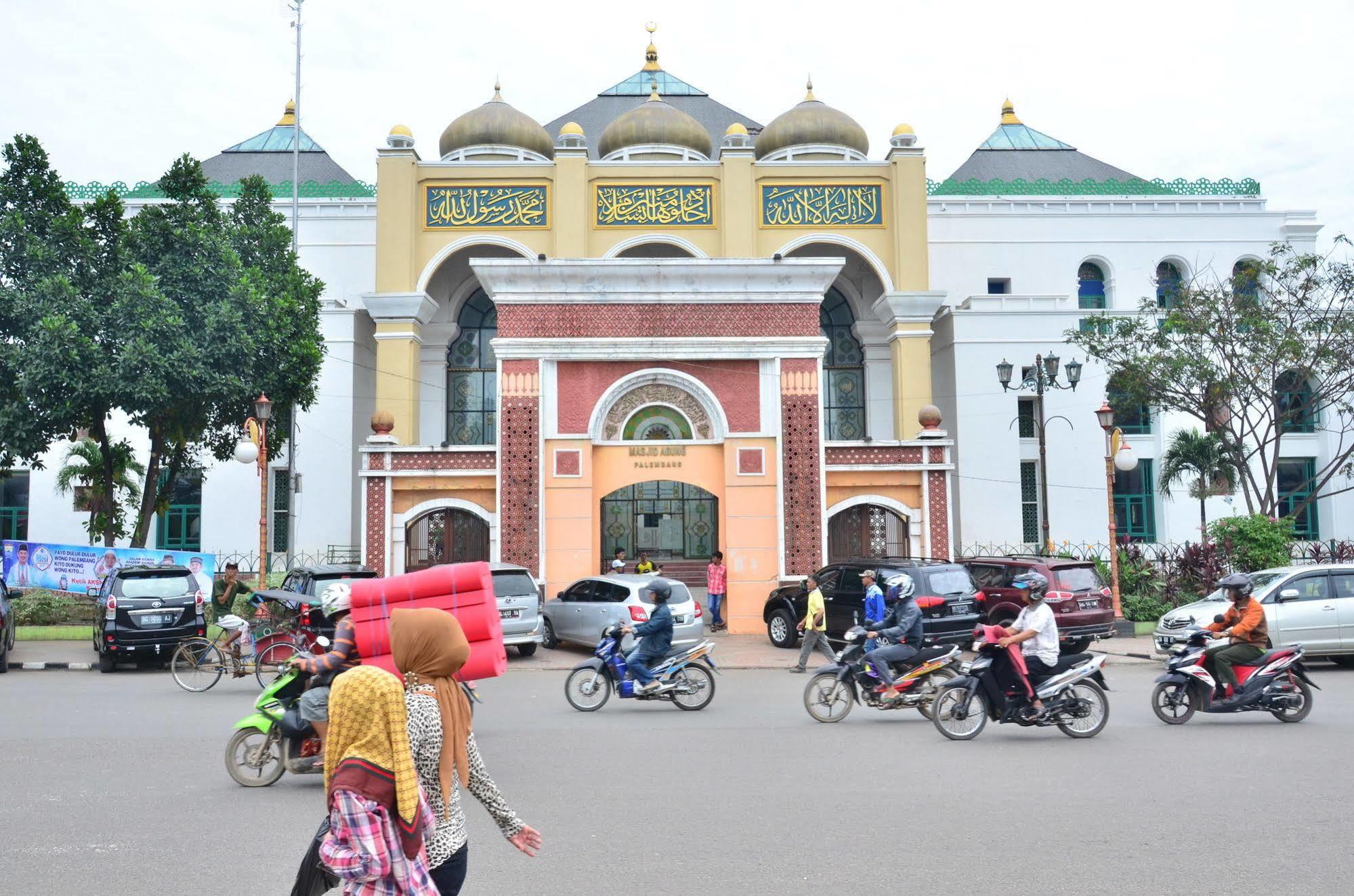Emilia Hotel By Amazing - Palembang Ngoại thất bức ảnh