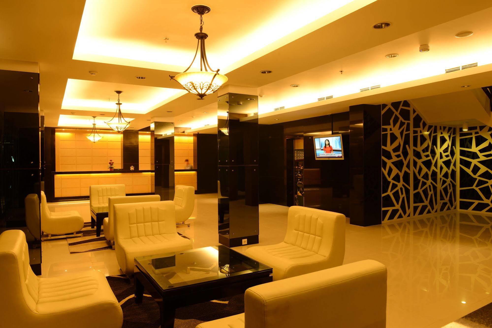 Emilia Hotel By Amazing - Palembang Ngoại thất bức ảnh