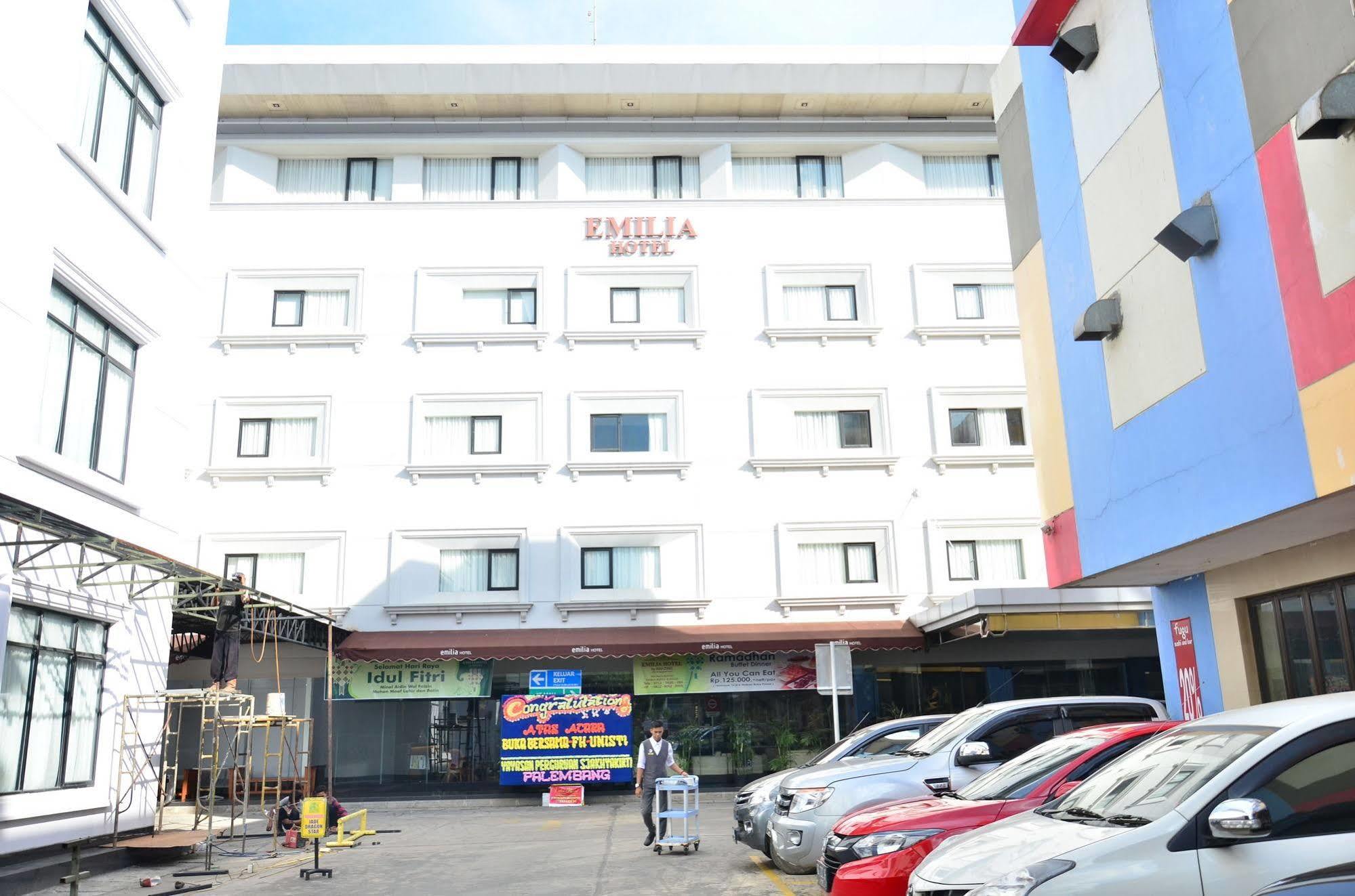 Emilia Hotel By Amazing - Palembang Ngoại thất bức ảnh