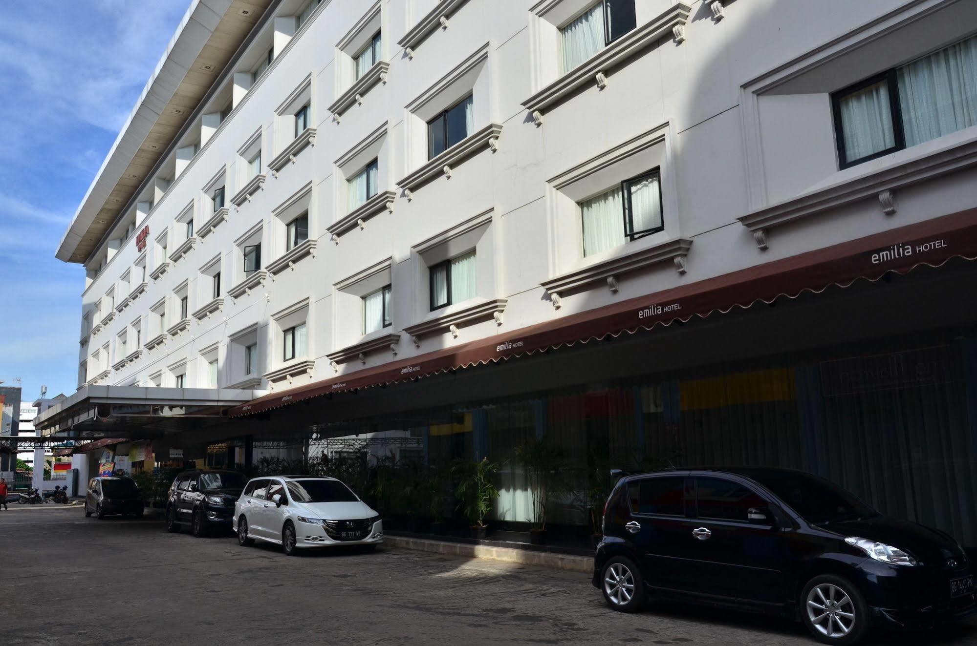 Emilia Hotel By Amazing - Palembang Ngoại thất bức ảnh