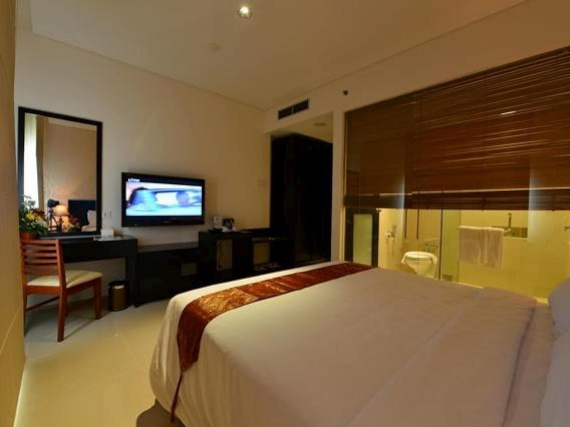 Emilia Hotel By Amazing - Palembang Ngoại thất bức ảnh